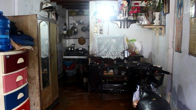 Mưa một lúc buổi tối, dân bì bõm lội nước thối cả ngày ảnh 3