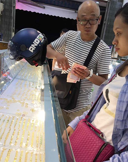 Người Trung Quốc làm hướng dẫn viên du lịch chui, xuyên tạc lịch sử Việt Nam ảnh 1
