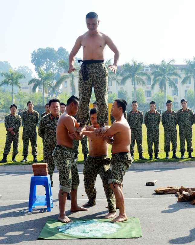 Mục kích đặc công chống khủng bố khổ luyện ảnh 1