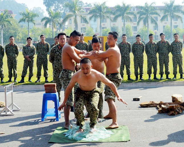 Mục kích đặc công chống khủng bố khổ luyện ảnh 2