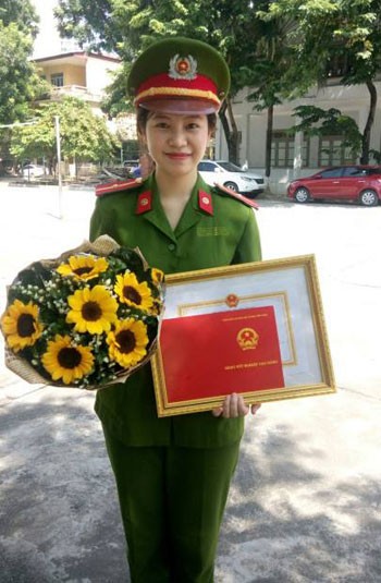 Nữ sinh 'kẹp cổ 3 thanh niên' là thủ khoa trường Cảnh sát ảnh 2
