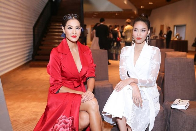 Lan Khuê - Hoàng Thùy “đọ sắc” cùng HLV The Face Thailand ảnh 5