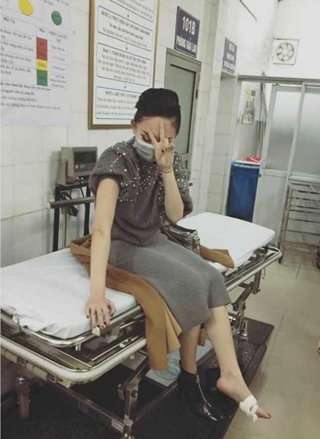 Showbiz đầu năm: Người kết hôn trong đêm giao thừa, kẻ nhập viện ảnh 4