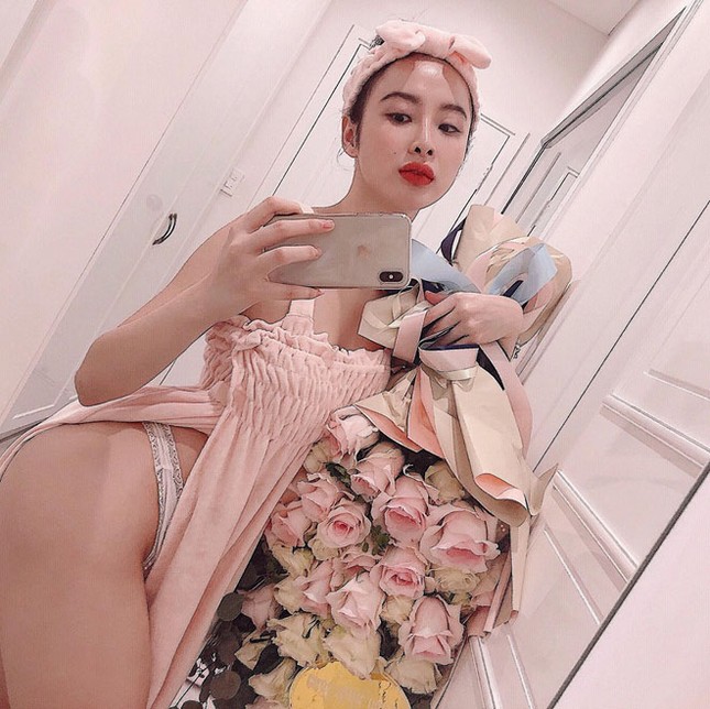 Showbiz 8/4: Angela Phương Trinh lại khoe vòng 3 đốt mắt ảnh 3