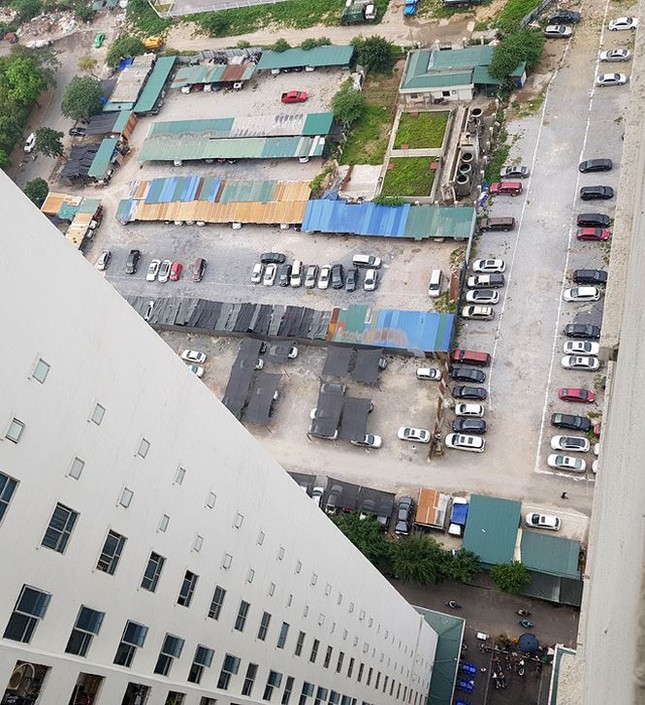 Nơi học sinh đông nhất: Đất trường học bị 'dí' vào nghĩa trang,ao đình ảnh 3