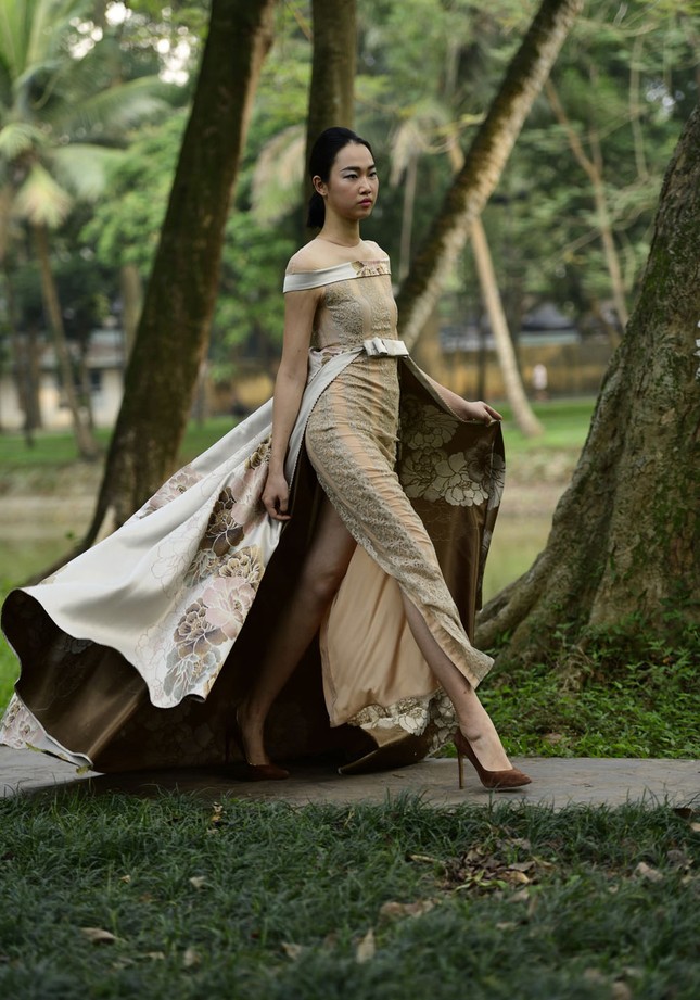 Khép lại Tuần lễ Thời trang Thu Đông 2019: Không gian êm ả, phục trang sinh sắc ảnh 3