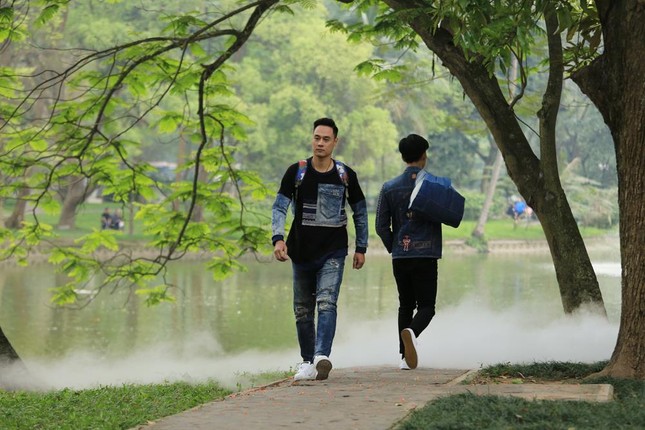 Khép lại Tuần lễ Thời trang Thu Đông 2019: Không gian êm ả, phục trang sinh sắc ảnh 7