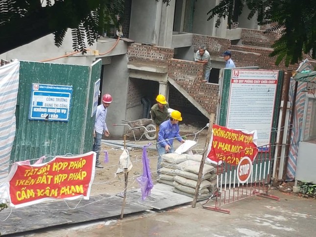 Dừng xây 18 nhà liền kề xây dựng “chiếm” lối đi chung của dân ảnh 7