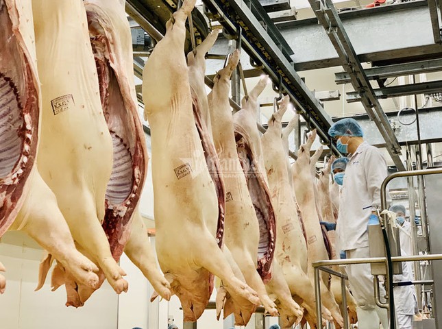 Không chịu giảm giá thịt lợn, mặc dân kêu ca nhà buôn ăn lãi đậm ảnh 2