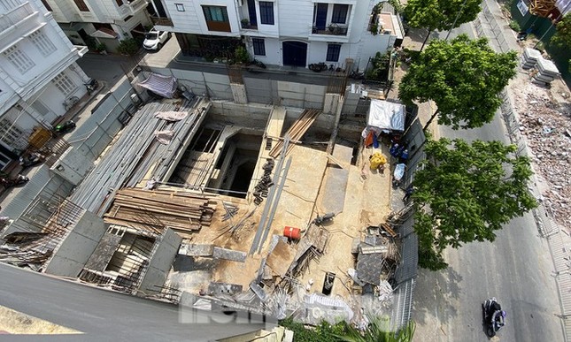 Nhà riêng lẻ 4 tầng hầm ở Hà Nội gây xôn xao từng bị xử phạt 2 lần ảnh 1