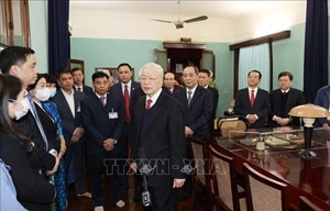 Tổng Bí thư, Chủ tịch nước dâng hương tưởng niệm Chủ tịch Hồ Chí Minh ảnh 1