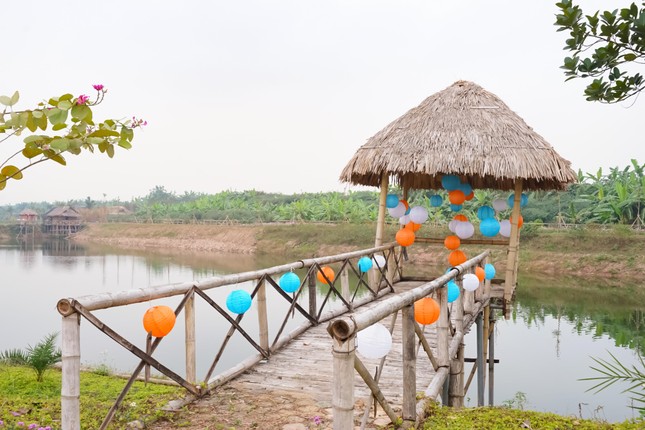 Ngẩn ngơ với khu du lịch tuyệt đẹp bên bờ sông Hồng nơi 'bán vé trở về tuổi thơ' ảnh 22