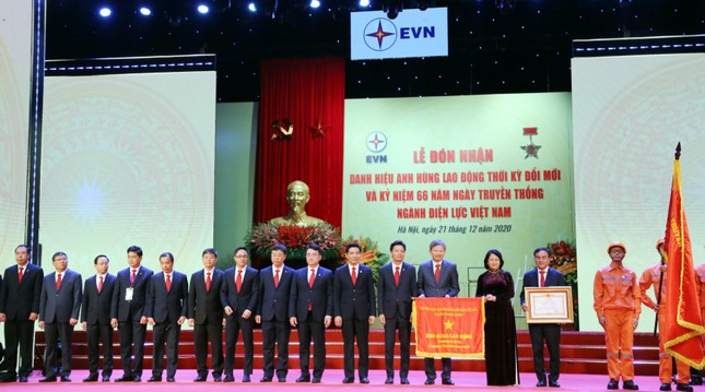 Tập đoàn Điện lực Việt Nam nhận danh hiệu Anh hùng Lao động thời kỳ đổi mới ảnh 1