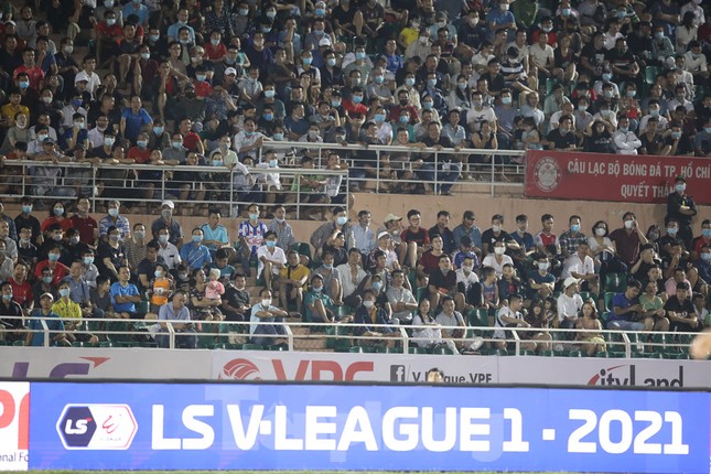 Nhiều sân bóng mở cửa với khán giả khi V-League trở lại ảnh 1