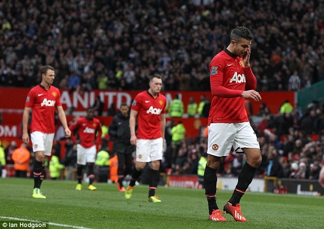 M.U mất Van Persie ở trận khai mạc Premier League ảnh 1