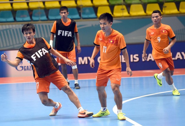 Thua đậm Nga, tuyển Việt Nam chia tay Futsal World Cup ảnh 1