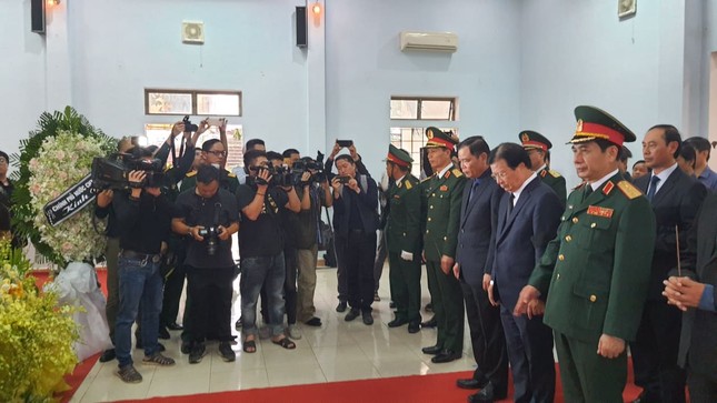 Hàng ngàn người tiễn biệt 13 liệt sĩ hy sinh tại Rào Trăng ảnh 7