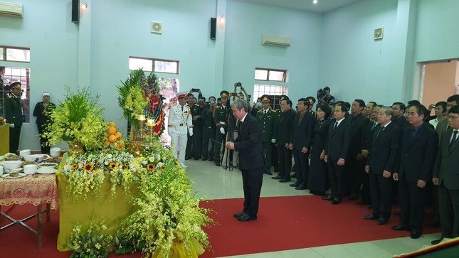 Hàng ngàn người tiễn biệt 13 liệt sĩ hy sinh tại Rào Trăng ảnh 12