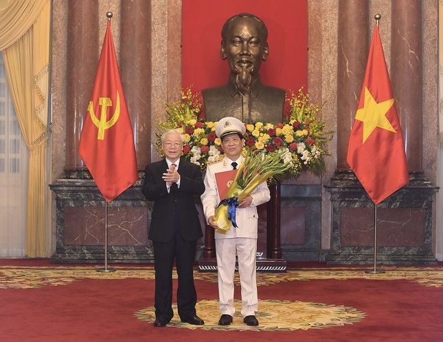 Thứ trưởng Bộ Công an Nguyễn Văn Sơn được thăng cấp bậc hàm Thượng tướng ảnh 1