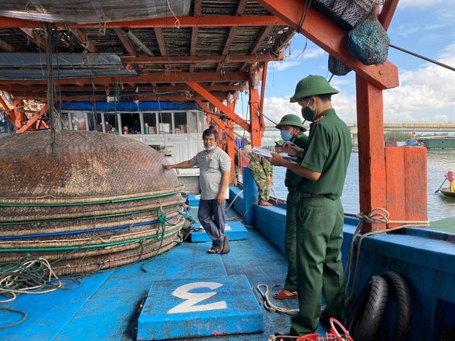 Ngư dân Quảng Ngãi bị tàu nước ngoài uy hiếp, cướp tài sản trên vùng biển Trường Sa ảnh 1
