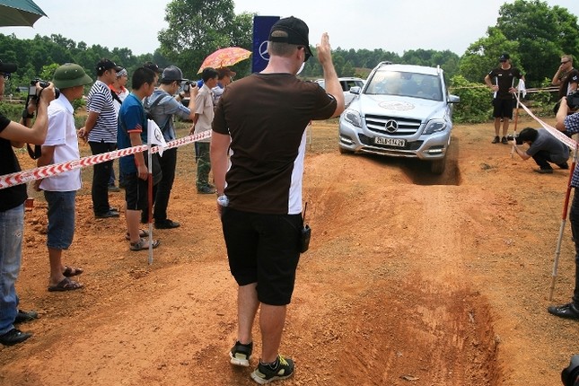 Mang xe sang đi… Off-road ảnh 5