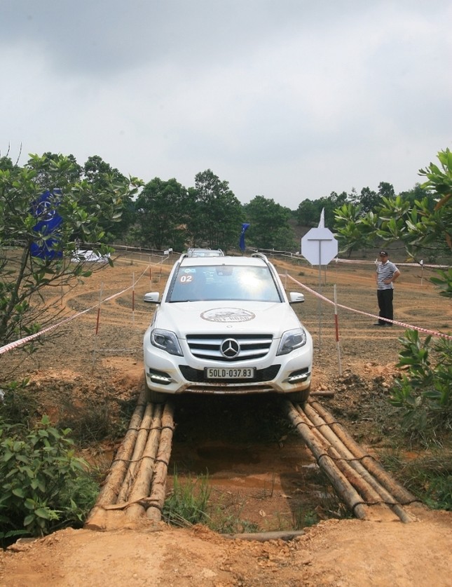 Mang xe sang đi… Off-road ảnh 3