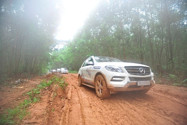 Mang xe sang đi… Off-road ảnh 7