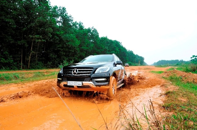 Mang xe sang đi… Off-road ảnh 9