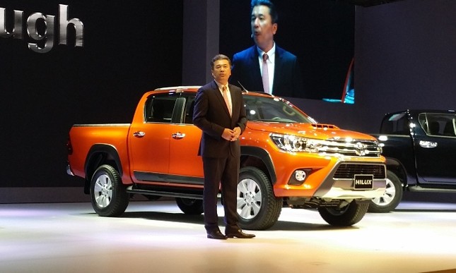 Toyota tung bán tải Hilux mới, quyết đấu Ranger ảnh 1