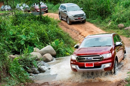 Vì sao Ford Everest phiên bản mới có giá 'khủng' ở Việt Nam? ảnh 1