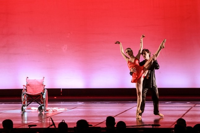 Xem Paris Ballet- kẻ rưng rưng người… buồn ngủ ảnh 5