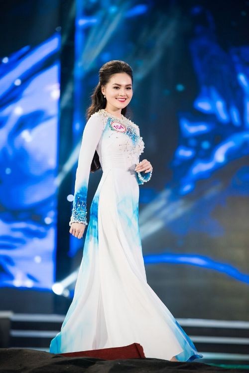 30 thí sinh hoa hậu khoe nét nền nã trong tà áo dài ảnh 2
