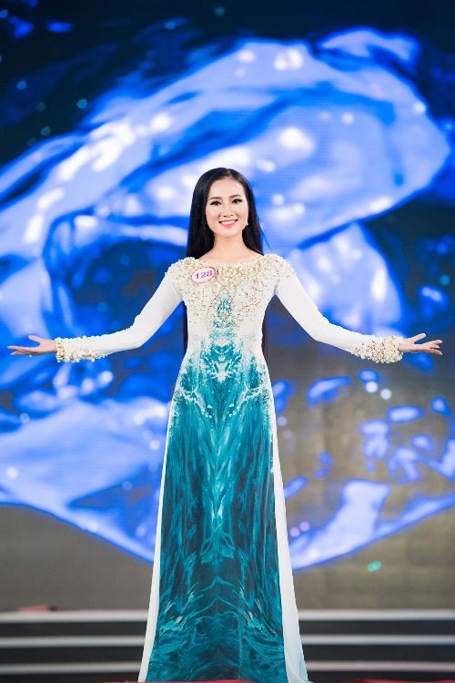 30 thí sinh hoa hậu khoe nét nền nã trong tà áo dài ảnh 5