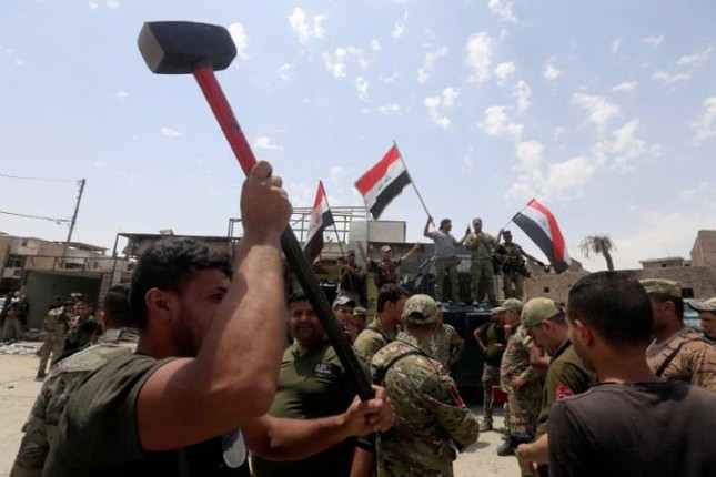 Lực lượng Iraq ăn mừng chiến thắng sớm tại thành cổ Mosul ảnh 3
