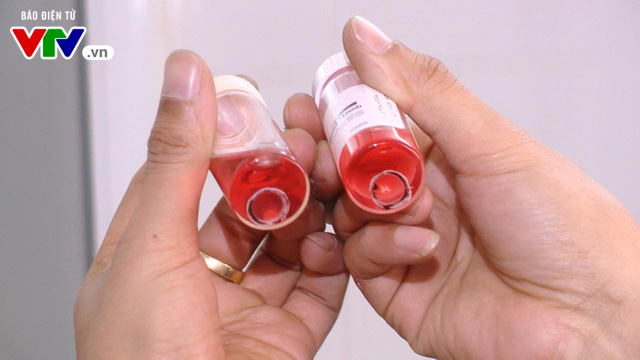 Cận cảnh quá trình ghép giác mạc của bé Hải An cho 2 người bệnh ảnh 2