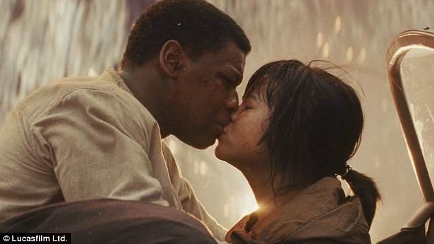 Đạo diễn 'Star Wars' nói gì khi sao gốc Việt bị fans thế giới kỳ thị? ảnh 2