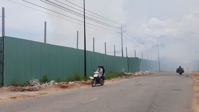 Nhà máy xử lý 'đắp chiếu', rác chất thành 'núi' ở Phú Quốc ảnh 1