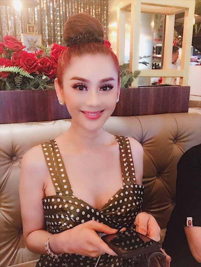 Lâm Khánh Chi bị chỉ trích, bố chồng lên tiếng bảo vệ ảnh 2