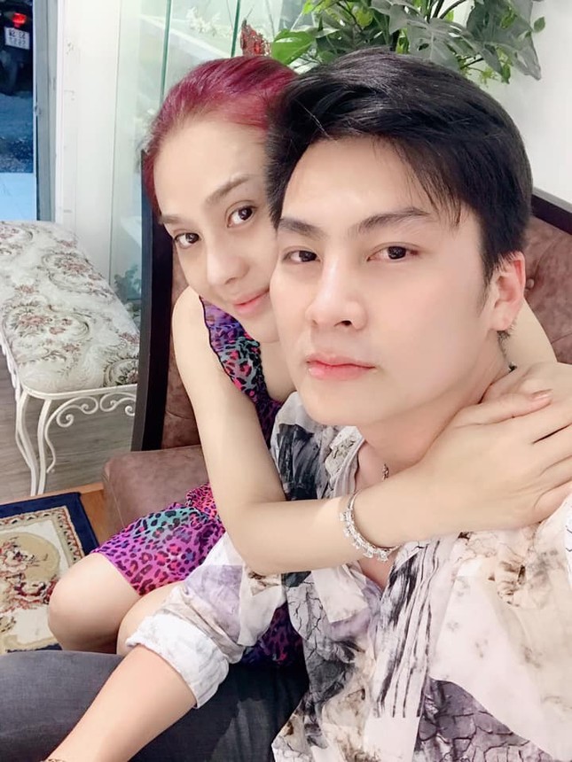 Lâm Khánh Chi bị chỉ trích, bố chồng lên tiếng bảo vệ ảnh 6