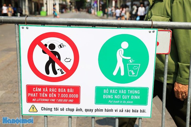 Phạt đến 7 triệu đồng hành vi vứt rác bừa bãi tại phố đi bộ hồ Hoàn Kiếm ảnh 4