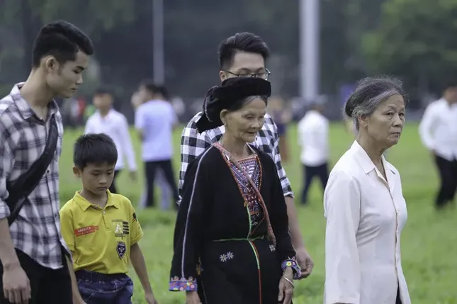 Ngàn người nghiêm trang dự lễ chào cờ ngày Quốc khánh trên Quảng trường Ba Đình ảnh 15