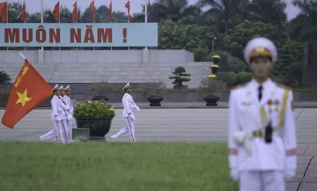 Ngàn người nghiêm trang dự lễ chào cờ ngày Quốc khánh trên Quảng trường Ba Đình ảnh 4