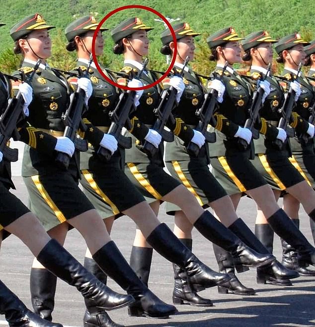 Mẫu nội y bỏ việc trở thành ‘nữ quân nhân xinh đẹp nhất Trung Quốc’ ảnh 1