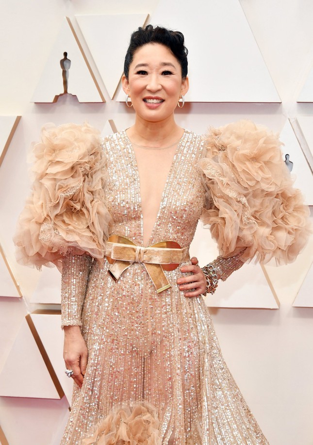 Dàn mỹ nhân Hollywood mặc gợi cảm táo bạo, đổ bộ thảm đỏ Oscar 2020 ảnh 24