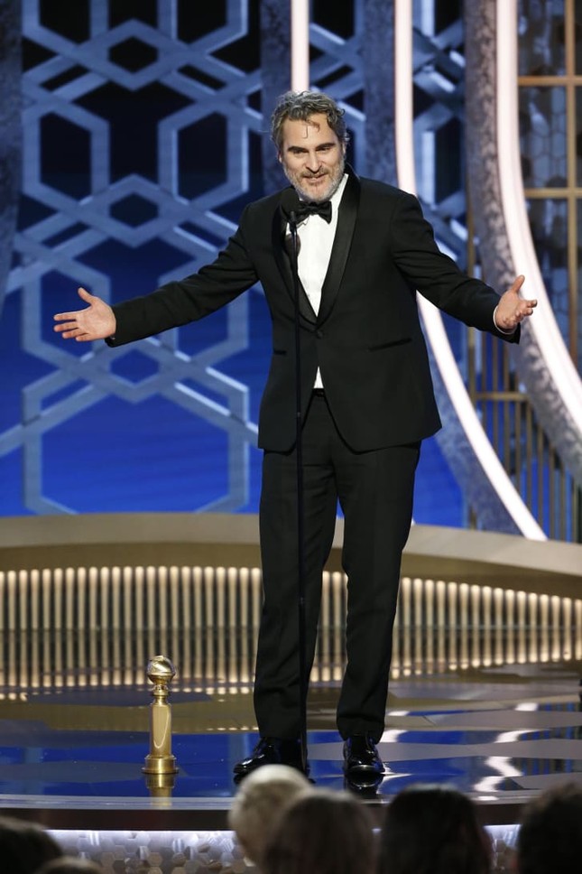 'Joker' Joaquin Phoenix phát biểu bất ngờ sau giành tượng vàng Oscar 2020 ảnh 3