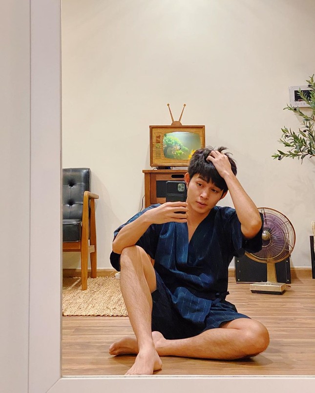 Sao Việt cách ly ngày 12: Ngọc Trinh khoe eo bé xíu, khẳng định ‘ốm nhưng vẫn khỏe’ ảnh 4