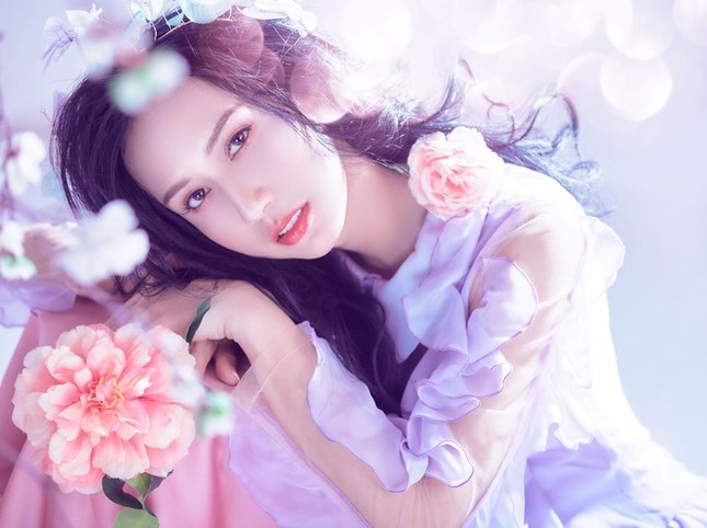 Tung bộ ảnh kỷ niệm 4 tháng chuyển giới, Lynk Lee khoe vòng một ‘bức thở’ ảnh 2