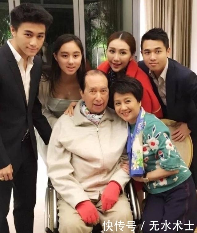 Bà tư của ‘vua sòng bài’ Macau bất ngờ thừa nhận có con trai giấu kín gần 30 năm ảnh 1