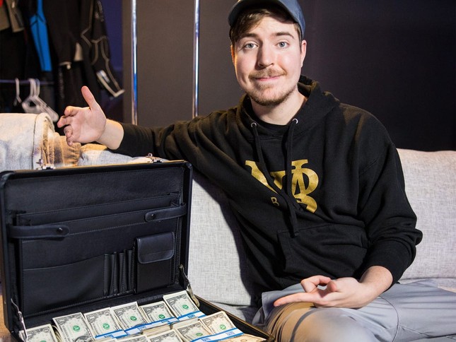 Cậu bé 9 tuổi kiếm 35 triệu USD/năm, dẫn đầu Top 10 YouTuber năm 2020 ảnh 9