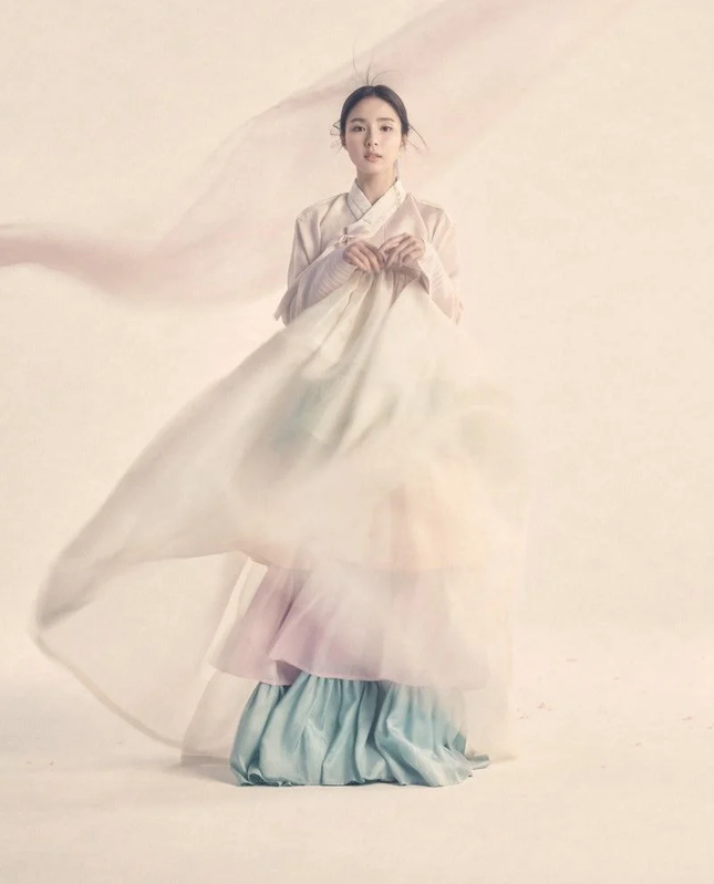 Loạt mỹ nhân Hàn đẹp như cổ tích trong trang phục truyền thống hanbok ảnh 5